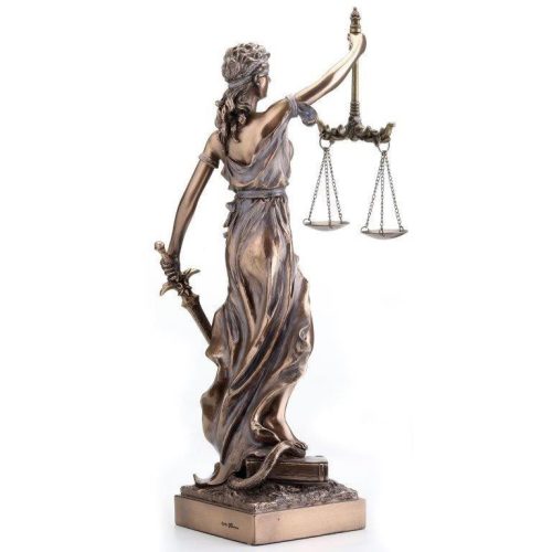 Justitia Szobor álló változat